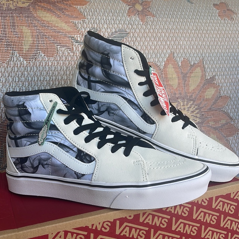 Vans WMNS Comfycush Sk8-Hi
After Dark White/Black
VN0AZTNOYB2
Sneakers - Picture 7 of 16